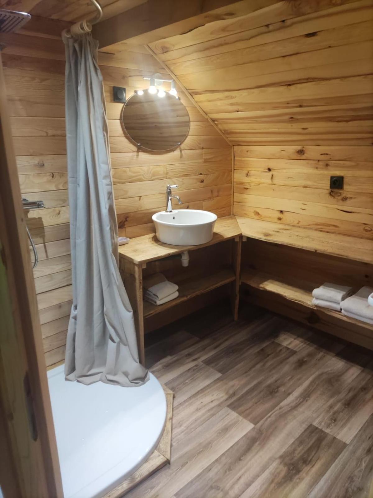 La Chambre Savoyarde Chez Les Garcons Saint-Paul-sur-Yenne Exteriör bild