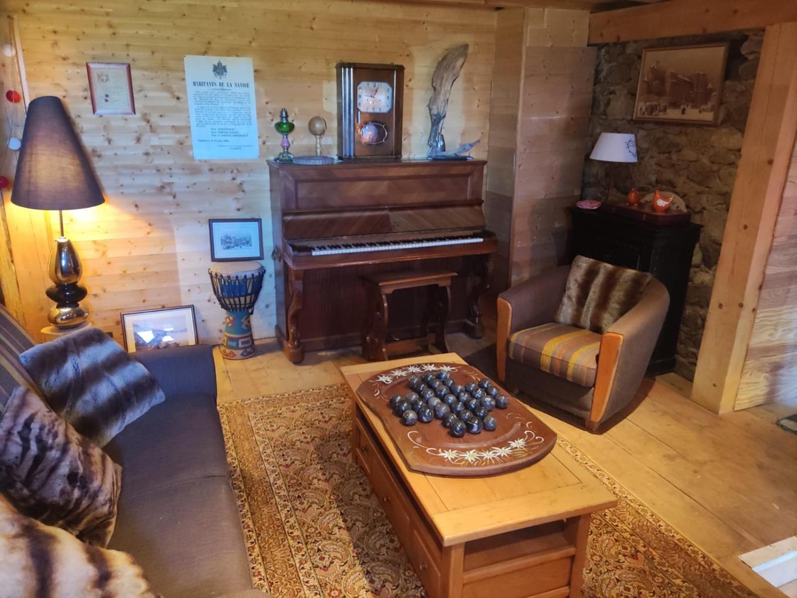 La Chambre Savoyarde Chez Les Garcons Saint-Paul-sur-Yenne Exteriör bild